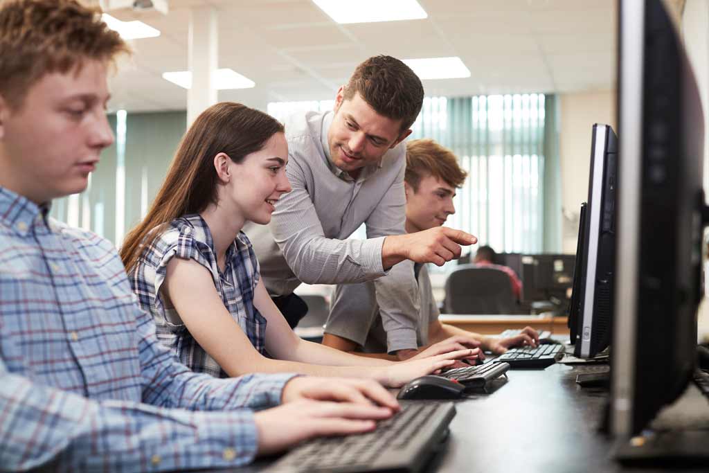 This California High School Teacher Shares His Secret to Getting Architecture Students College-Ready